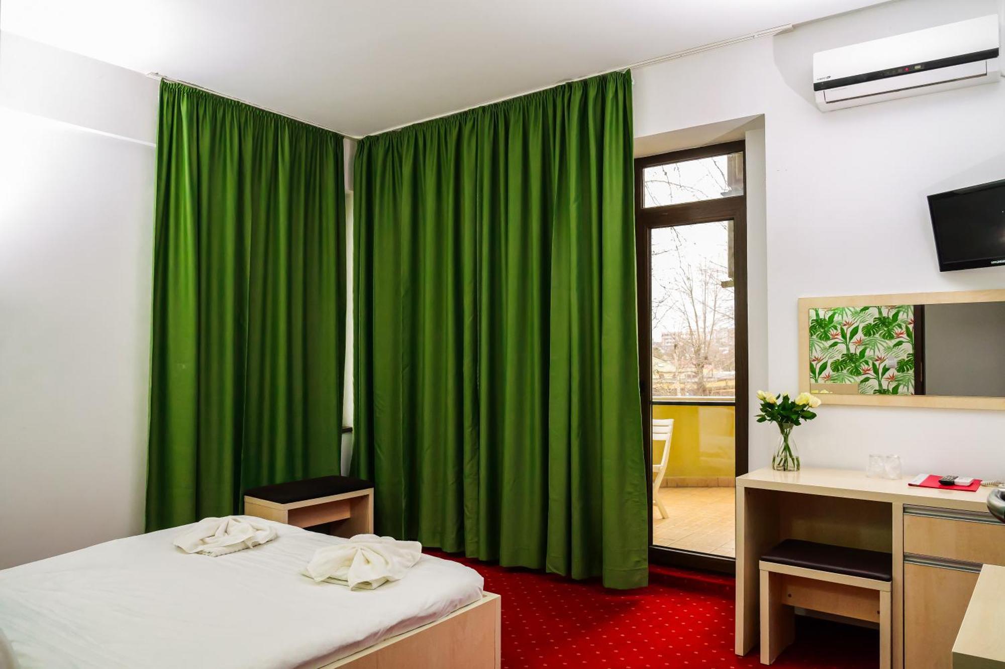 Alma Hotel 3*